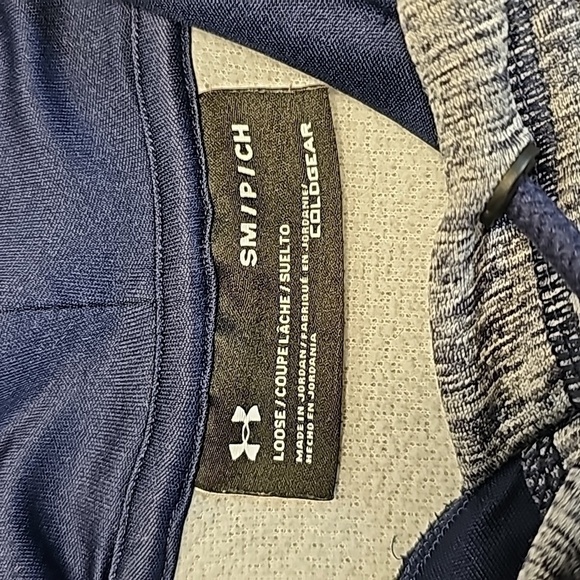 Under Armour small loose fit heatgear hoodie - Picture 6 of 7